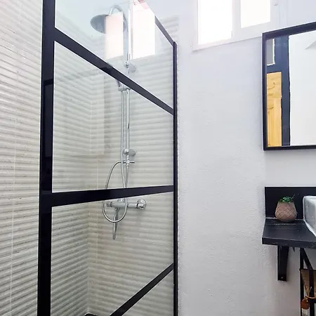 Con Patio Privado En Casa Compartida 3*